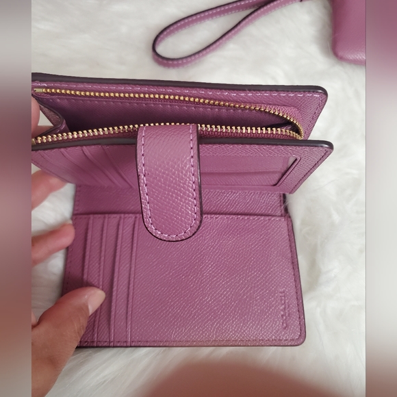 COACH 3 fer purple blush like new beautiful Coach purse, wallet, and wristlet - Picture 12 of 14